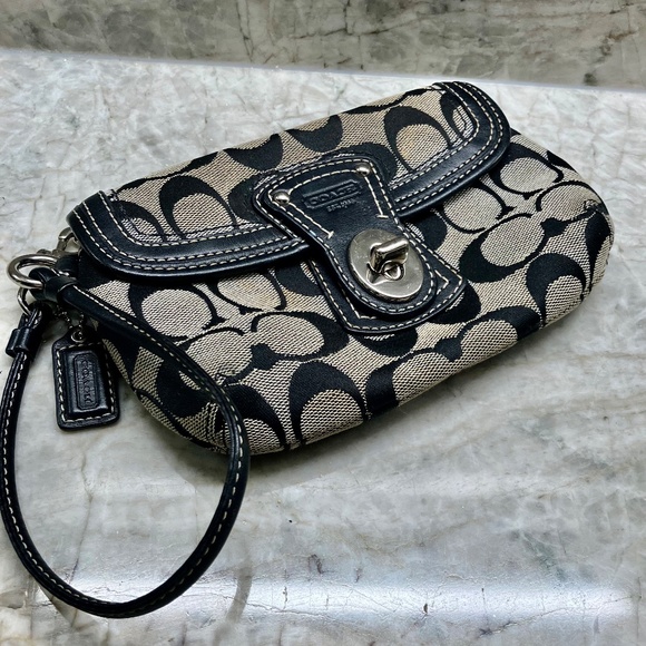 COACH Signature Bag - Picture 2 of 8